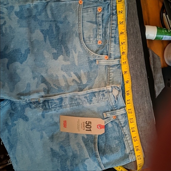NWT Levi's - 501 Tango Camo Shorts - Size 33 - Picture 3 of 5